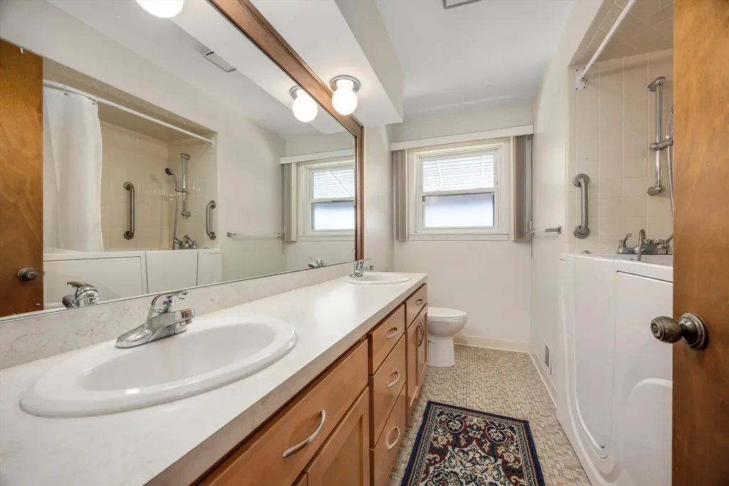 31036 Palomino Avenue Warren City MI 48093