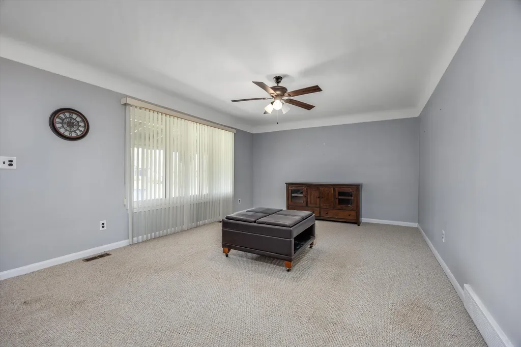 31036 Palomino Avenue Warren City MI 48093
