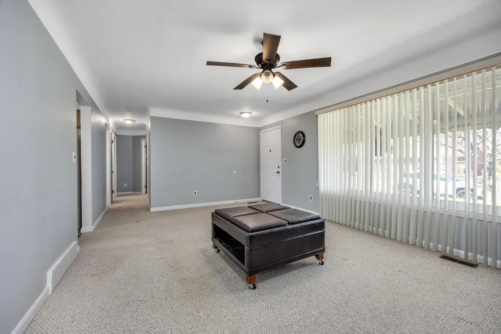 31036 Palomino Avenue Warren City MI 48093