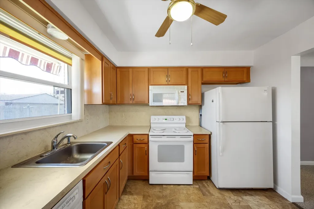 31036 Palomino Avenue Warren City MI 48093