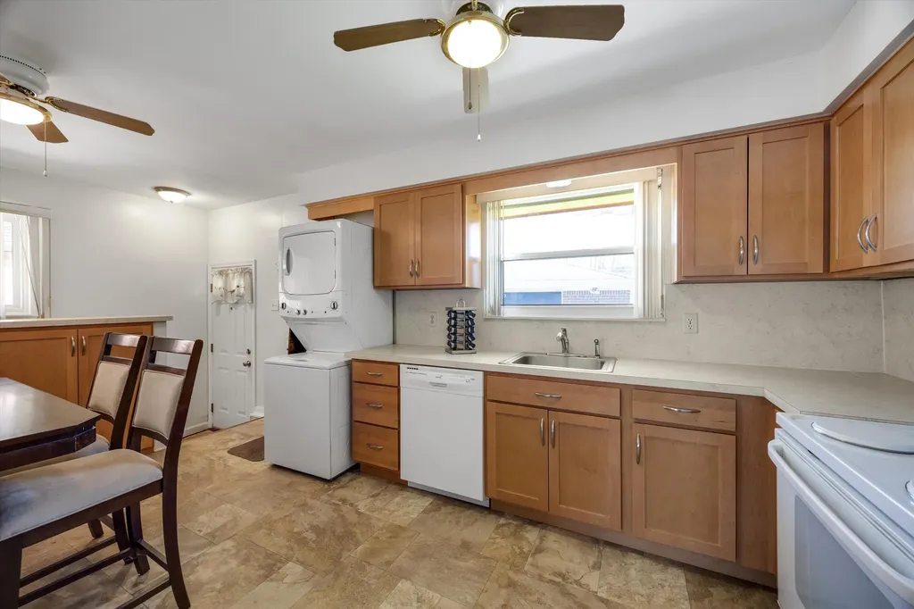 31036 Palomino Avenue Warren City MI 48093