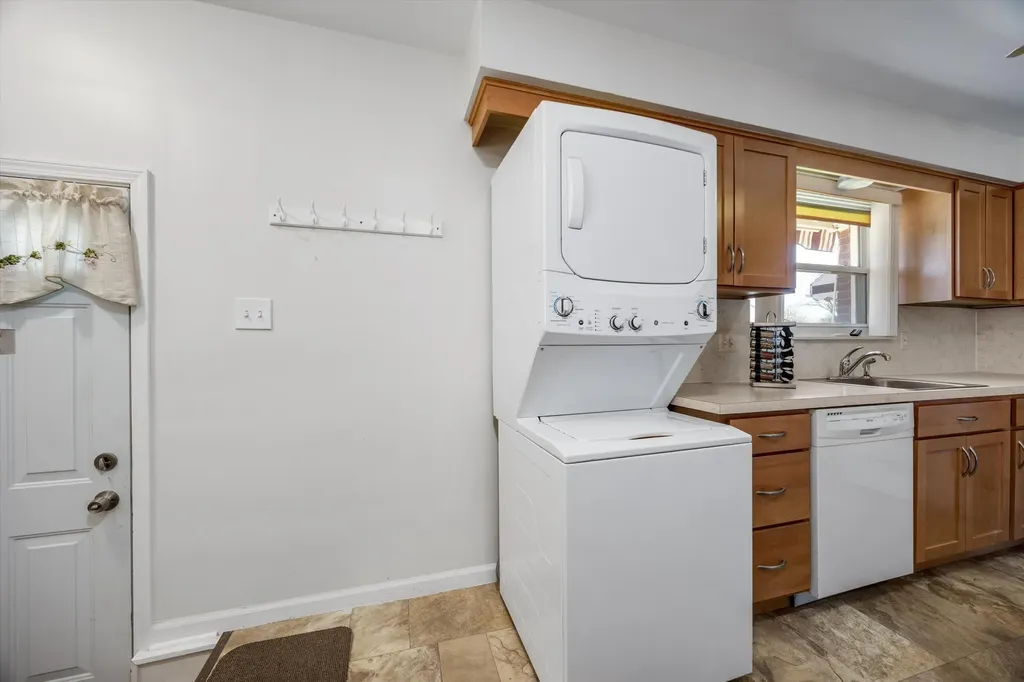 31036 Palomino Avenue Warren City MI 48093
