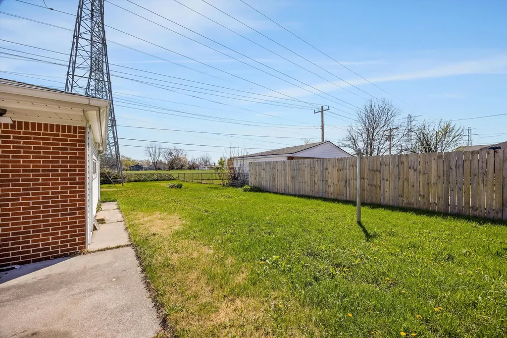 31036 Palomino Avenue Warren City MI 48093