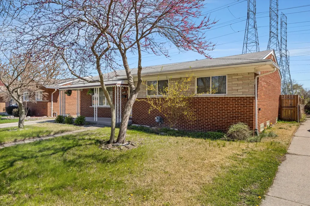 31036 Palomino Avenue Warren City MI 48093