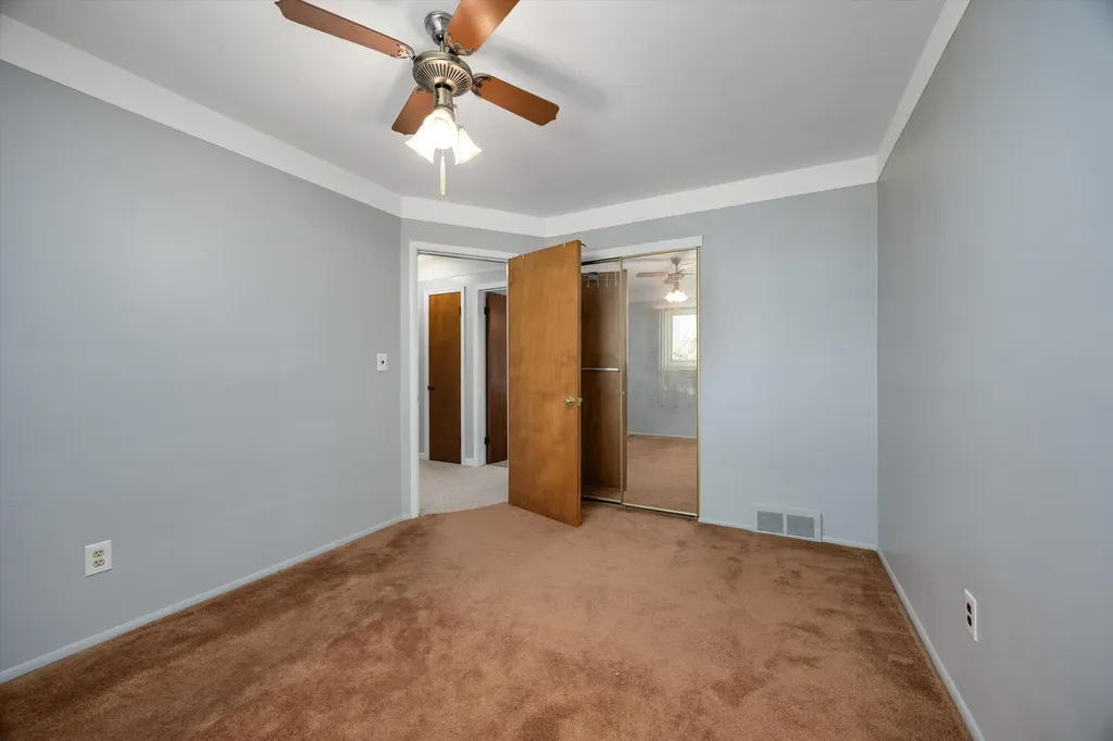 31036 Palomino Avenue Warren City MI 48093