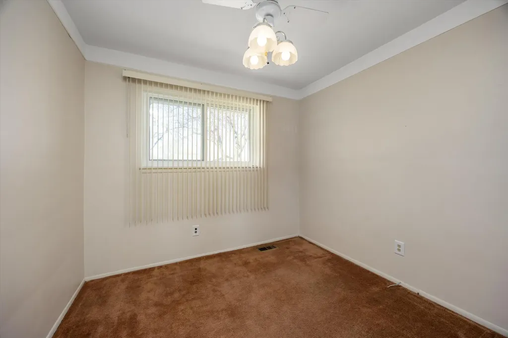 31036 Palomino Avenue Warren City MI 48093
