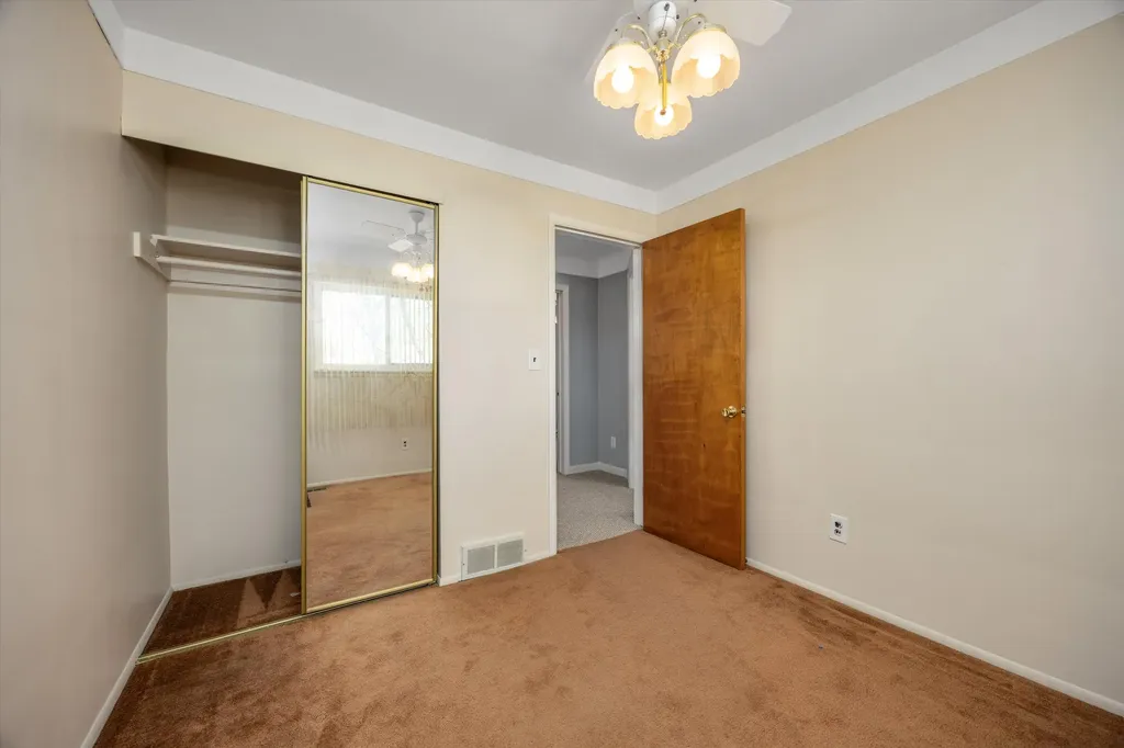 31036 Palomino Avenue Warren City MI 48093