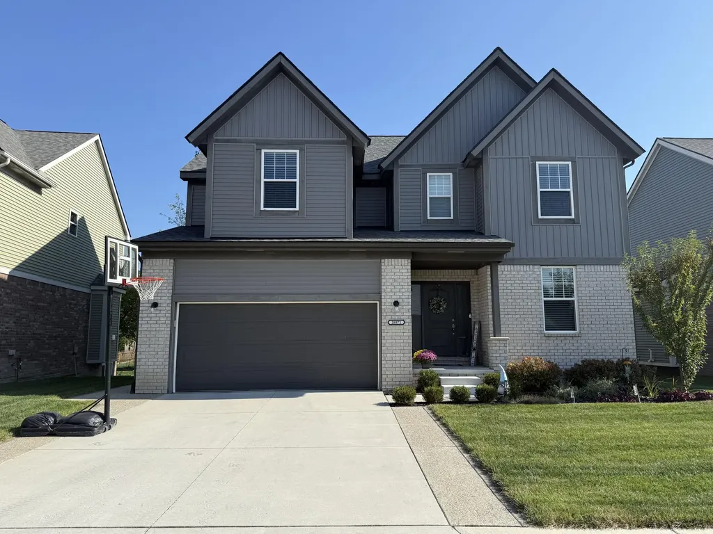 29371 Bayside Circle N Chesterfield Township MI 48047