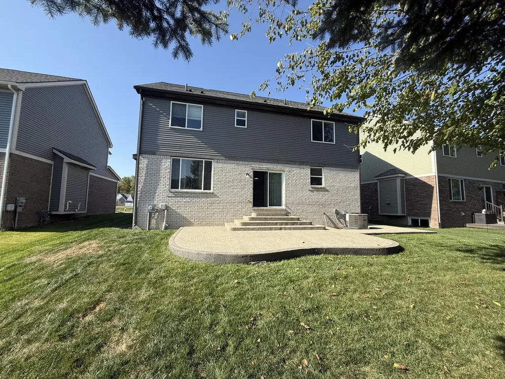 29371 Bayside Circle N Chesterfield Township MI 48047