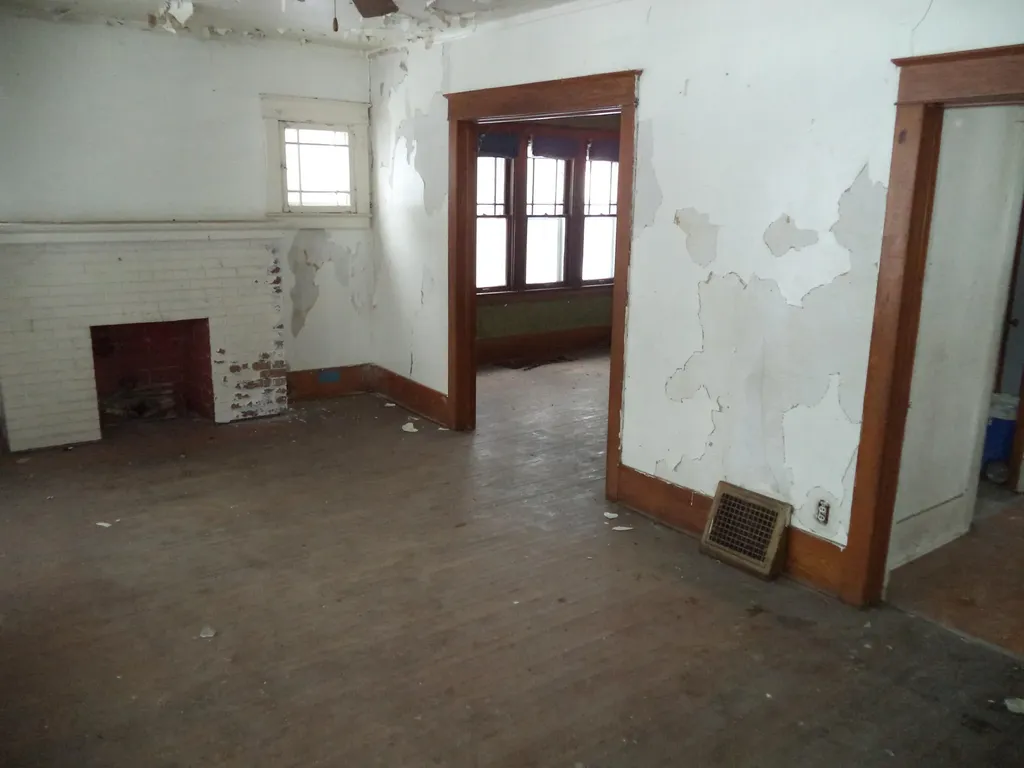 841 E 8th Street Flint City MI 48503