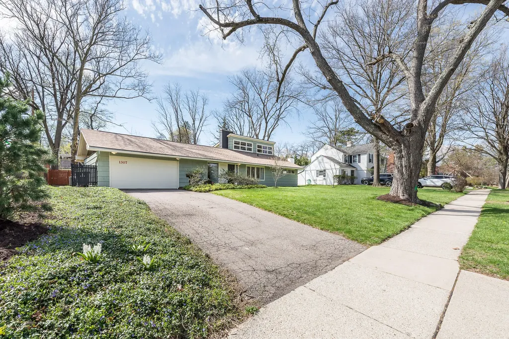 1307 Beechwood Drive Ann Arbor City MI 48103