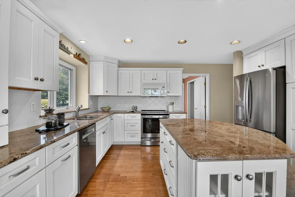 805 Marlpool Drive Saline City MI 48176