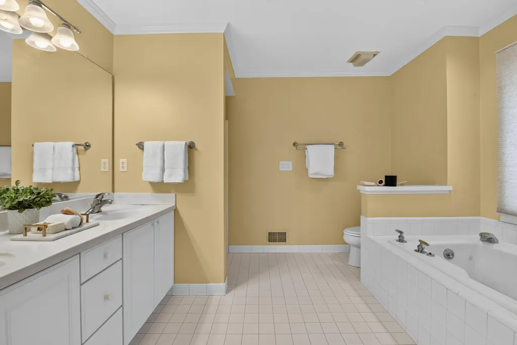 805 Marlpool Drive Saline City MI 48176