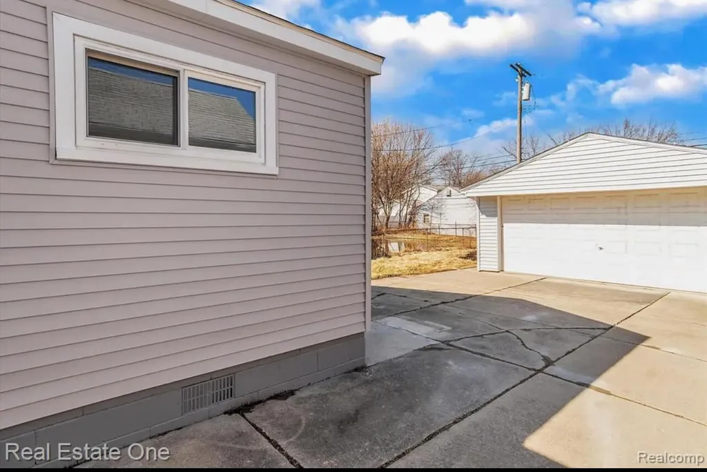 28832 Block Street Garden City City MI 48135