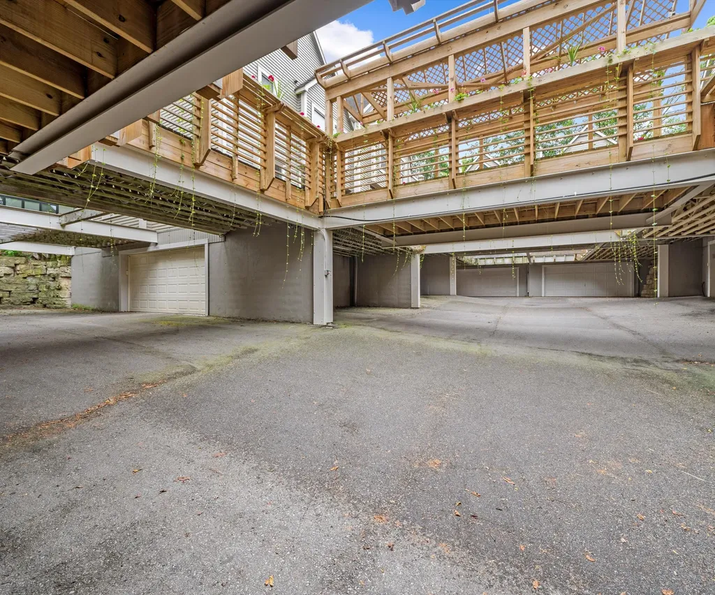 651 N 5th Avenue Ann Arbor City MI 48104