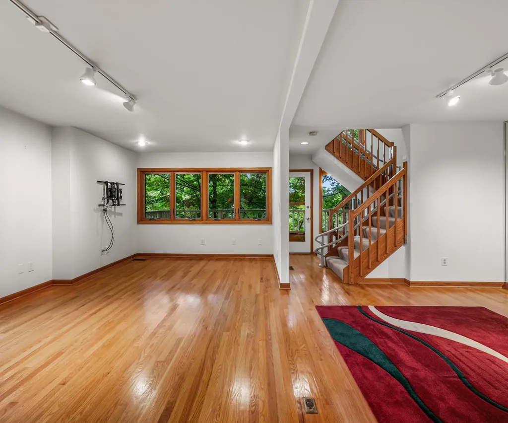 651 N 5th Avenue Ann Arbor City MI 48104