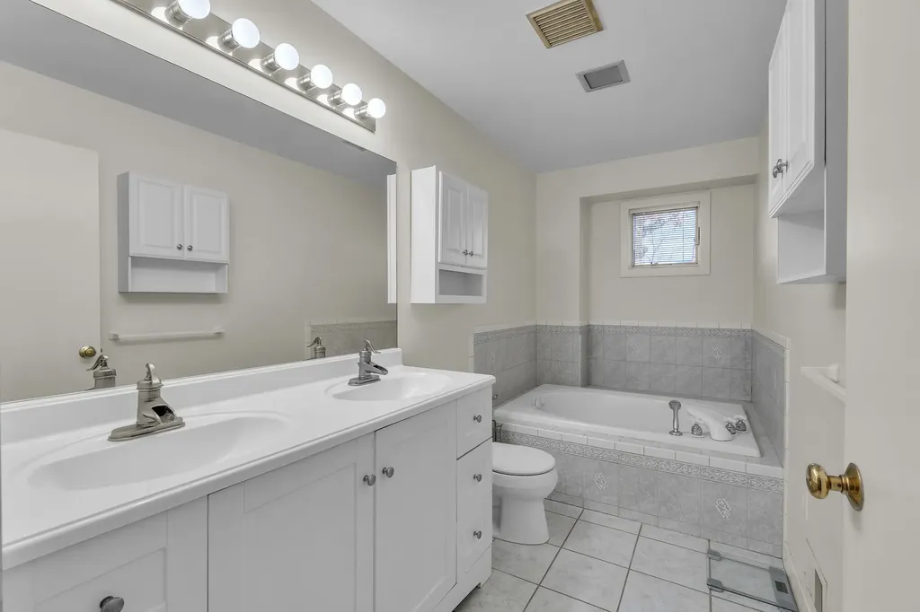 5105 Turtle Point Drive Northfield Township MI 48105