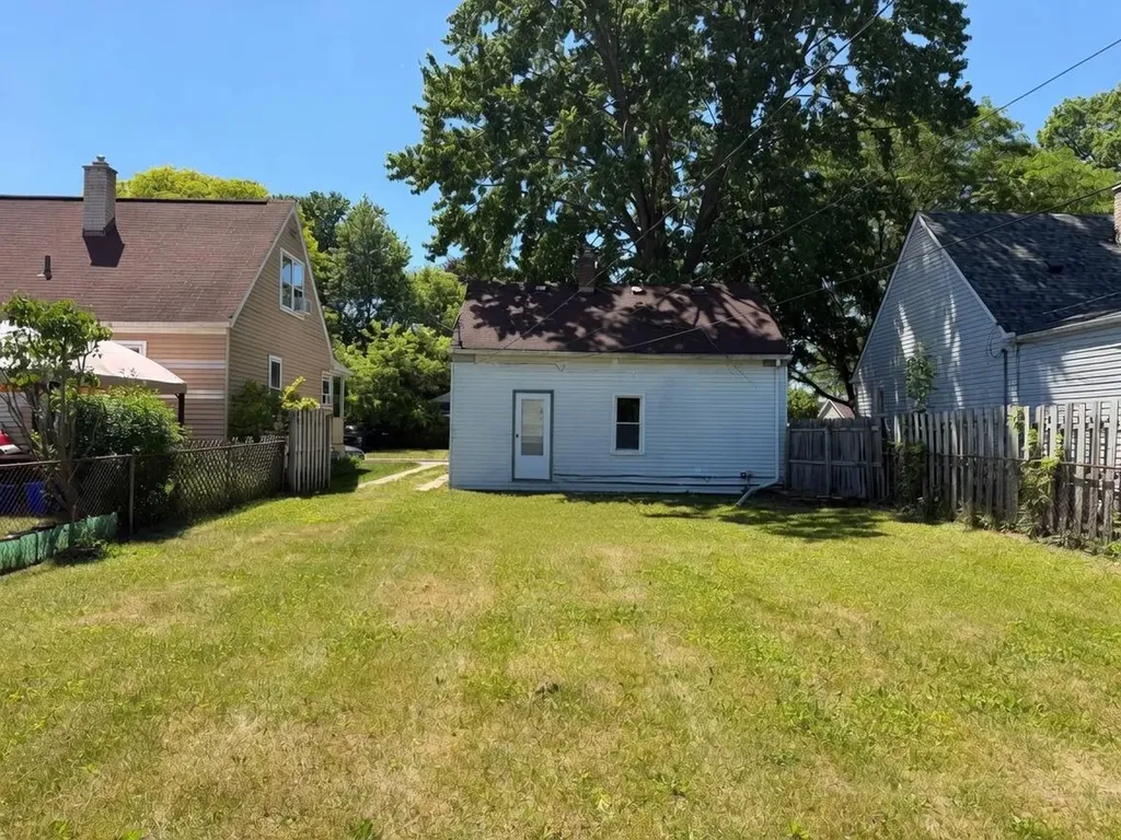 18852 Indian Redford Charter Township MI 48240