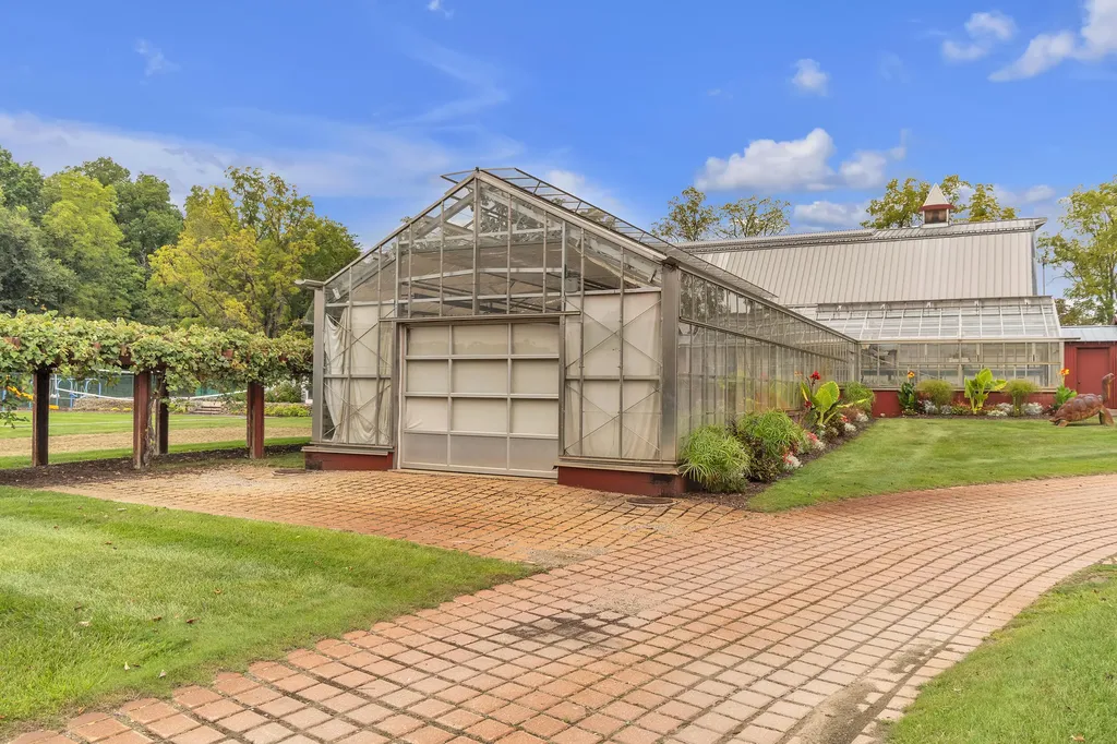 5200 Turtle Point Drive Northfield Township MI 48105