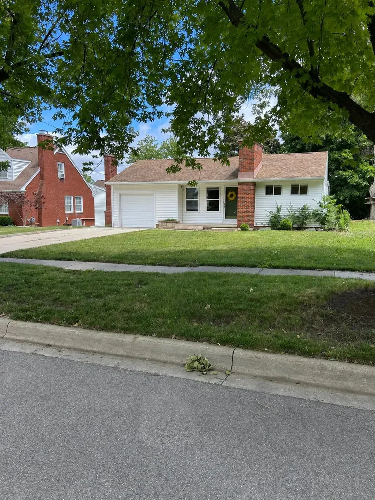 682 Budlong Street Adrian City MI 49221