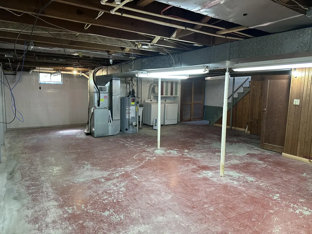 682 Budlong Street Adrian City MI 49221