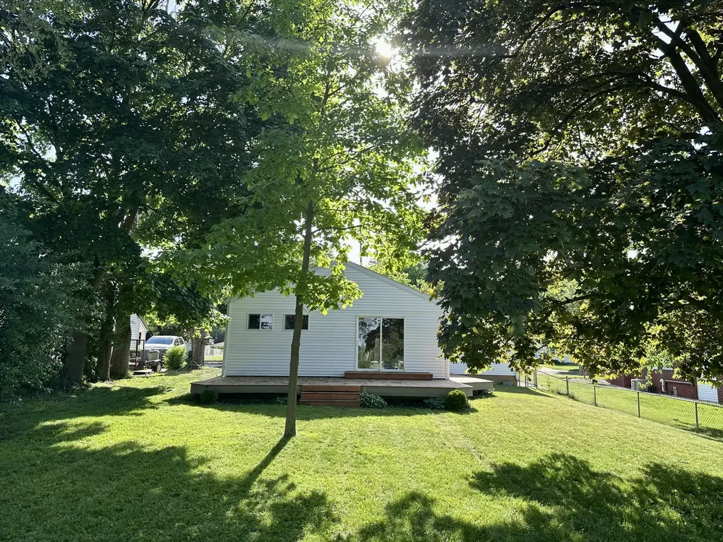 682 Budlong Street Adrian City MI 49221
