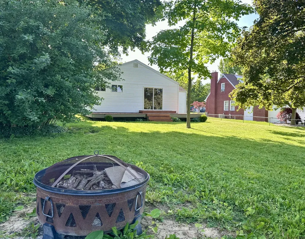 682 Budlong Street Adrian City MI 49221