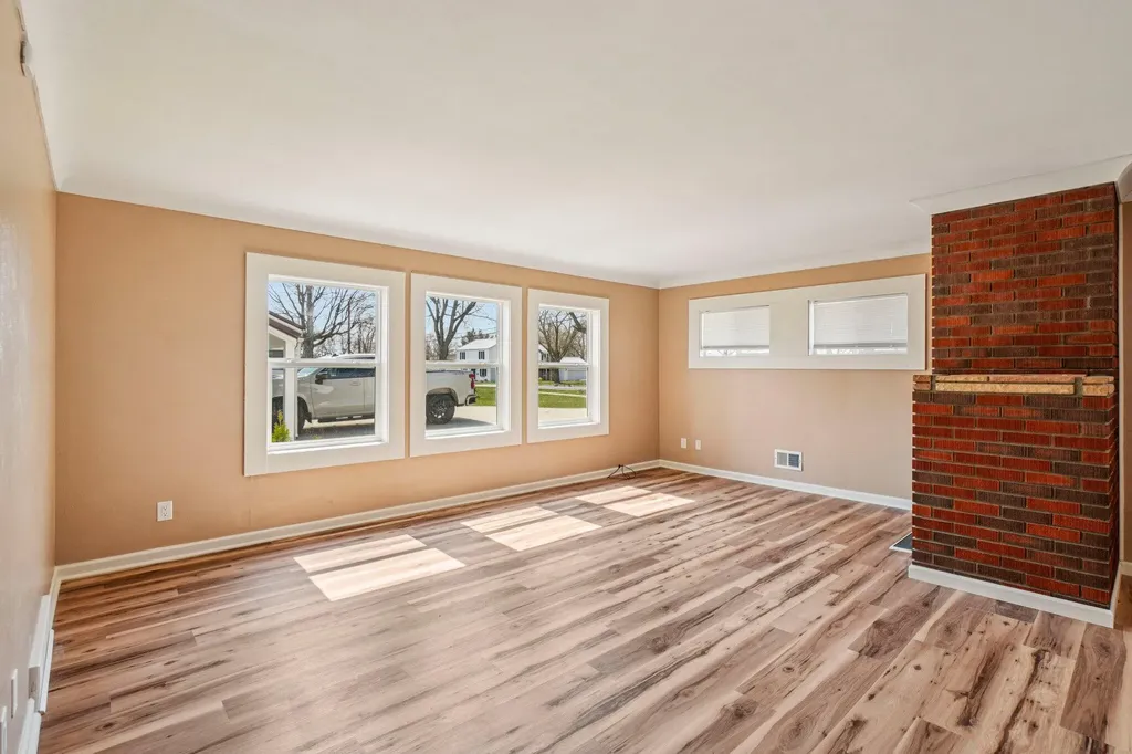 682 Budlong Street Adrian City MI 49221