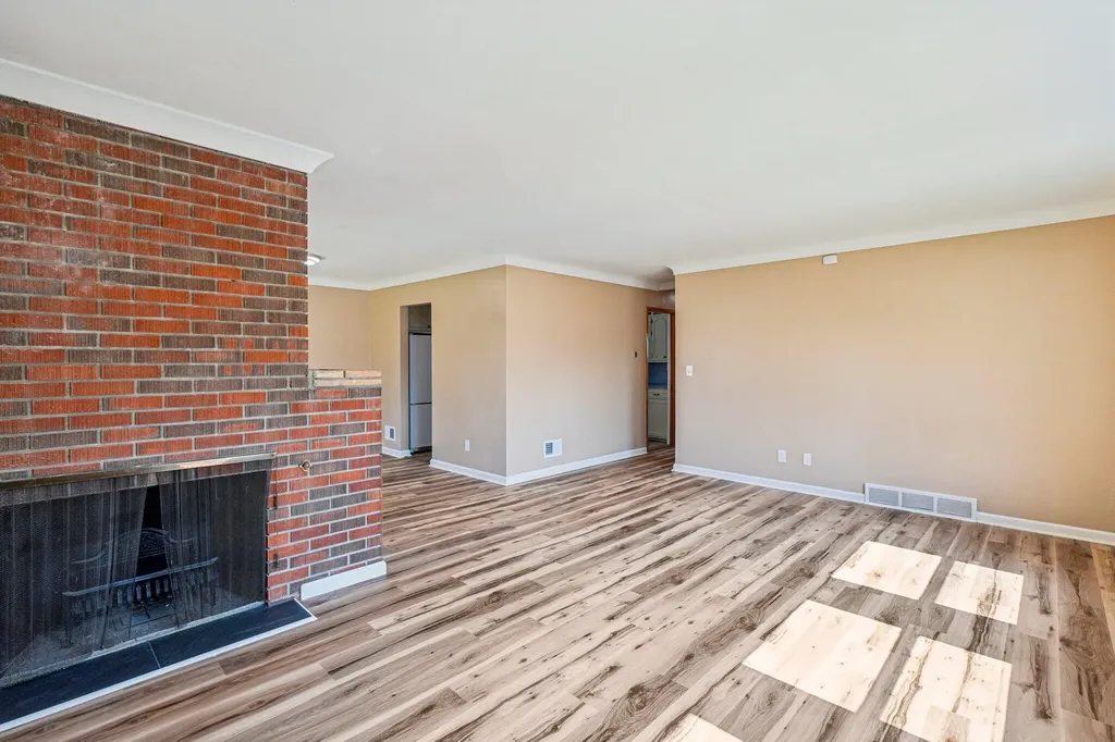 682 Budlong Street Adrian City MI 49221
