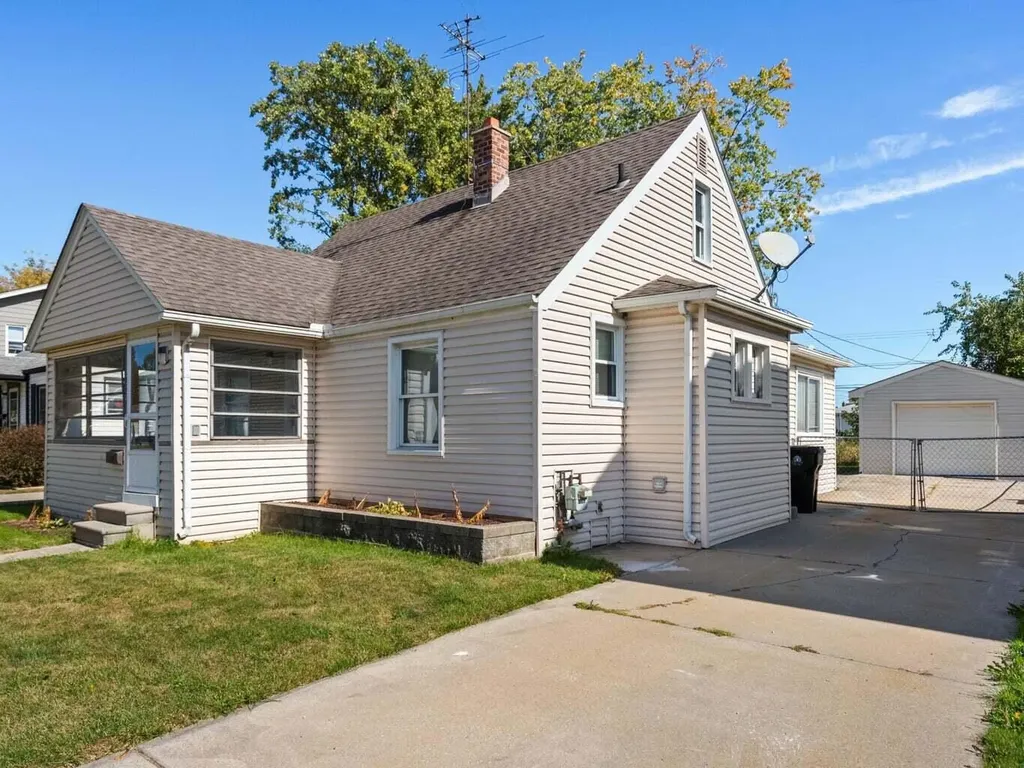 25616 Hoffmeyer Street Roseville City MI 48066
