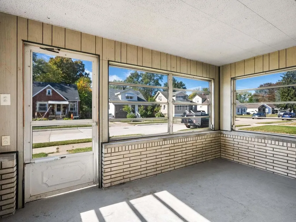 25616 Hoffmeyer Street Roseville City MI 48066