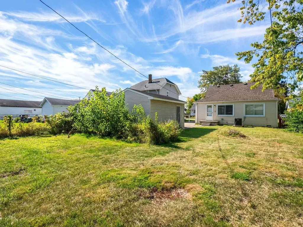 25616 Hoffmeyer Street Roseville City MI 48066