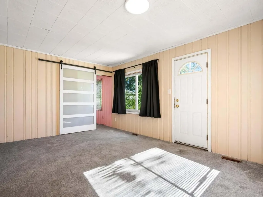 25616 Hoffmeyer Street Roseville City MI 48066