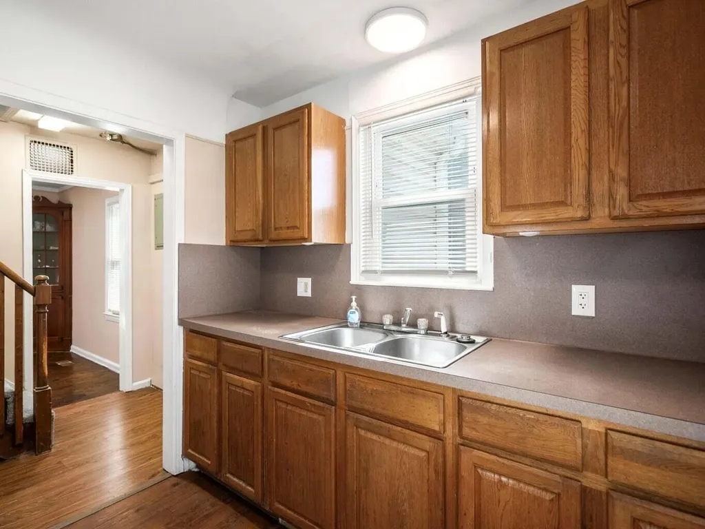 25616 Hoffmeyer Street Roseville City MI 48066
