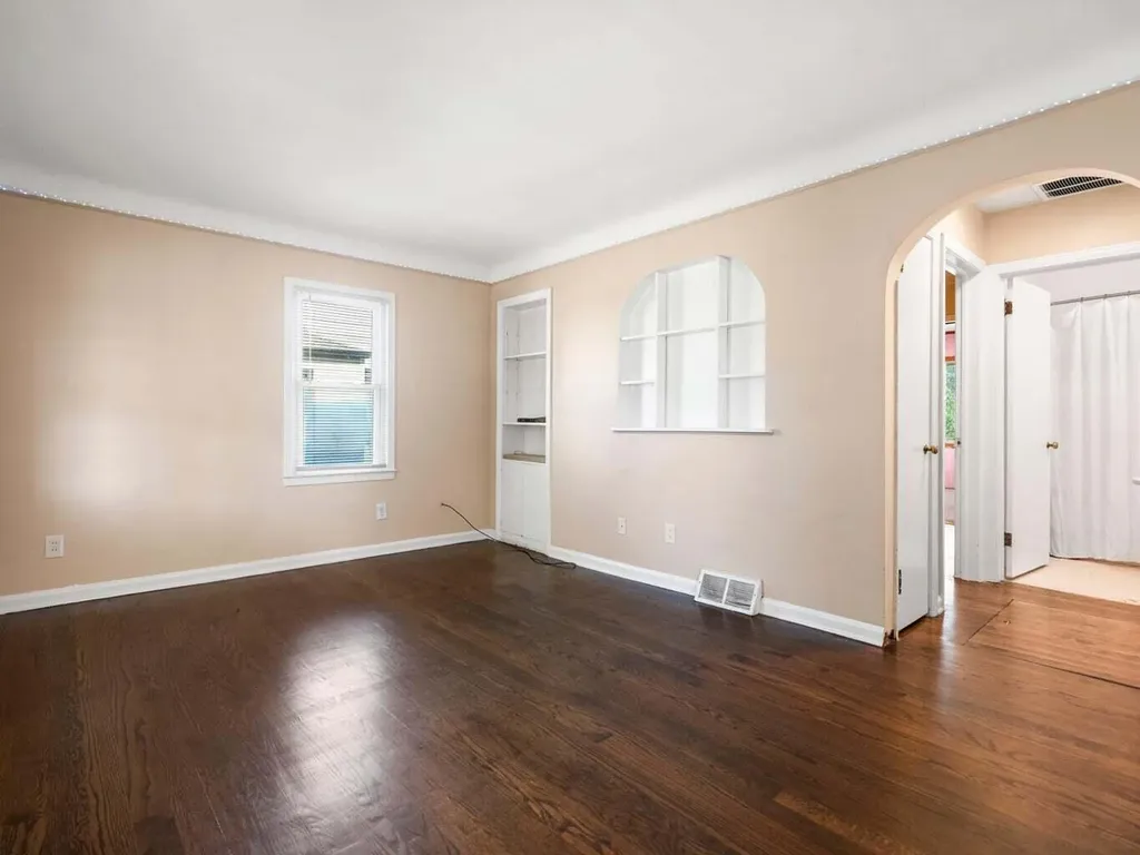 25616 Hoffmeyer Street Roseville City MI 48066