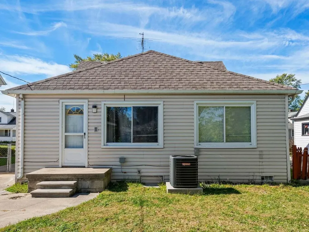 25616 Hoffmeyer Street Roseville City MI 48066