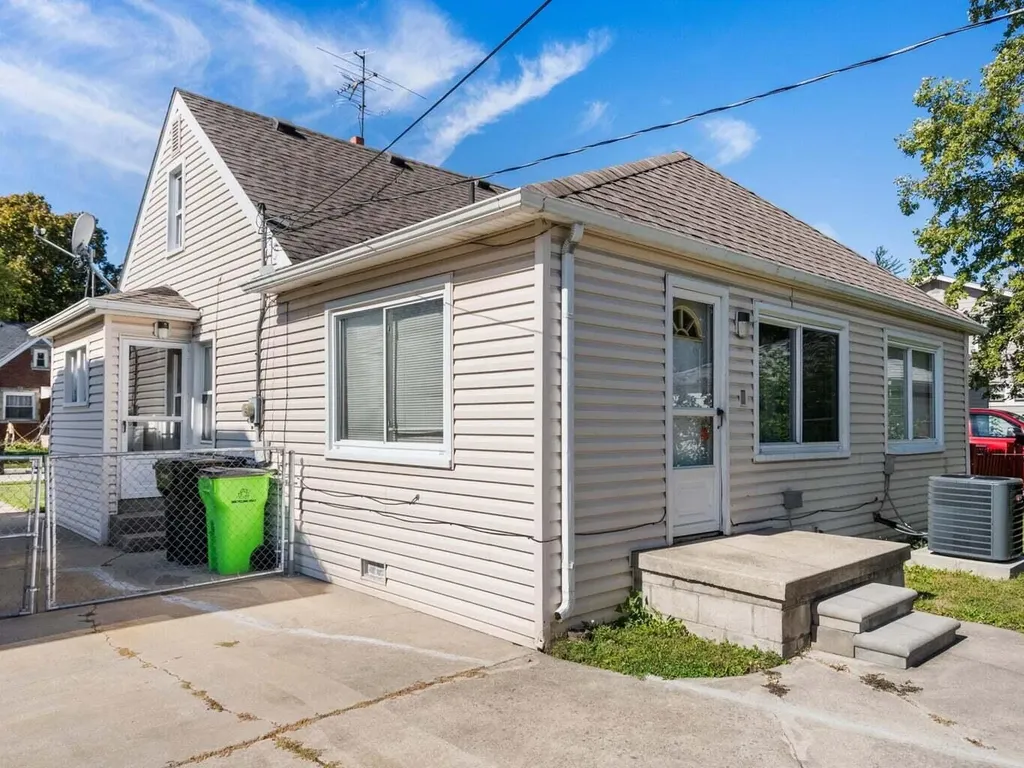 25616 Hoffmeyer Street Roseville City MI 48066