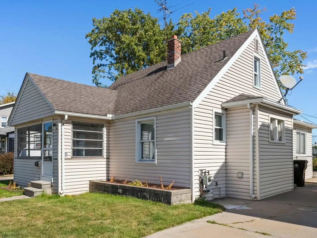 25616 Hoffmeyer Street Roseville City MI 48066