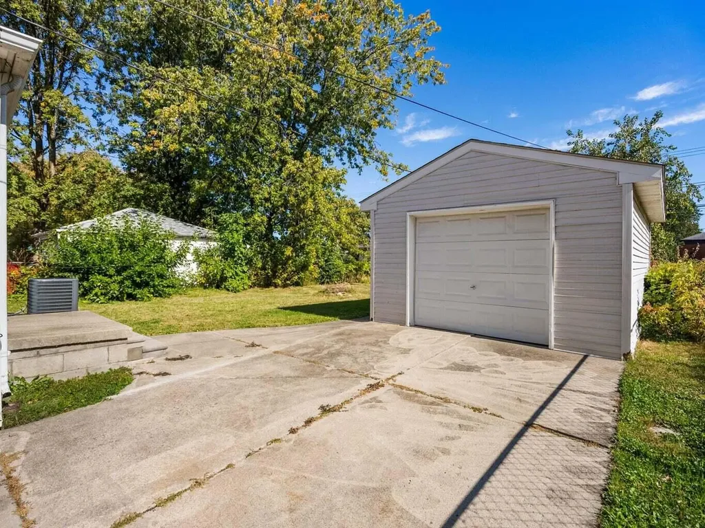 25616 Hoffmeyer Street Roseville City MI 48066
