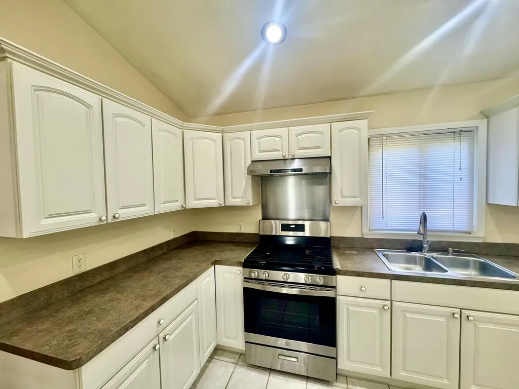 15338 Flanders Street Southgate City MI 48195