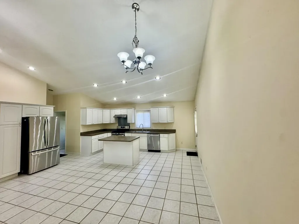 15338 Flanders Street Southgate City MI 48195