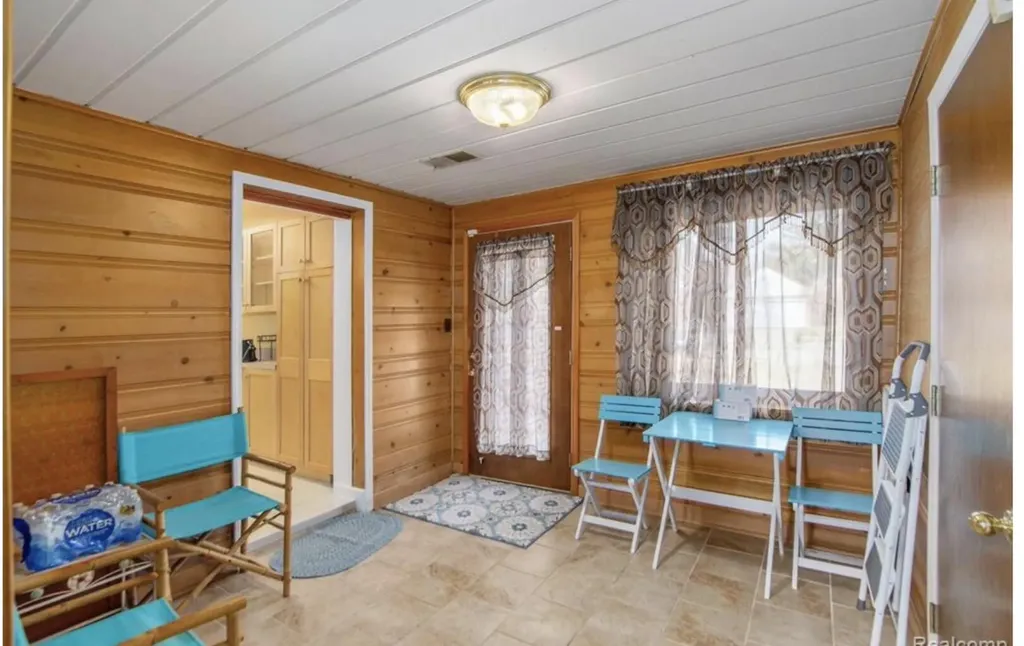 19954 Woodcrest Street Harper Woods City MI 48225