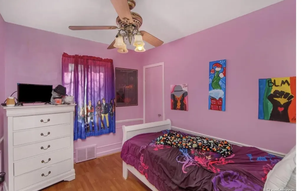 19954 Woodcrest Street Harper Woods City MI 48225