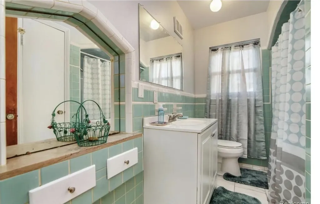 19954 Woodcrest Street Harper Woods City MI 48225