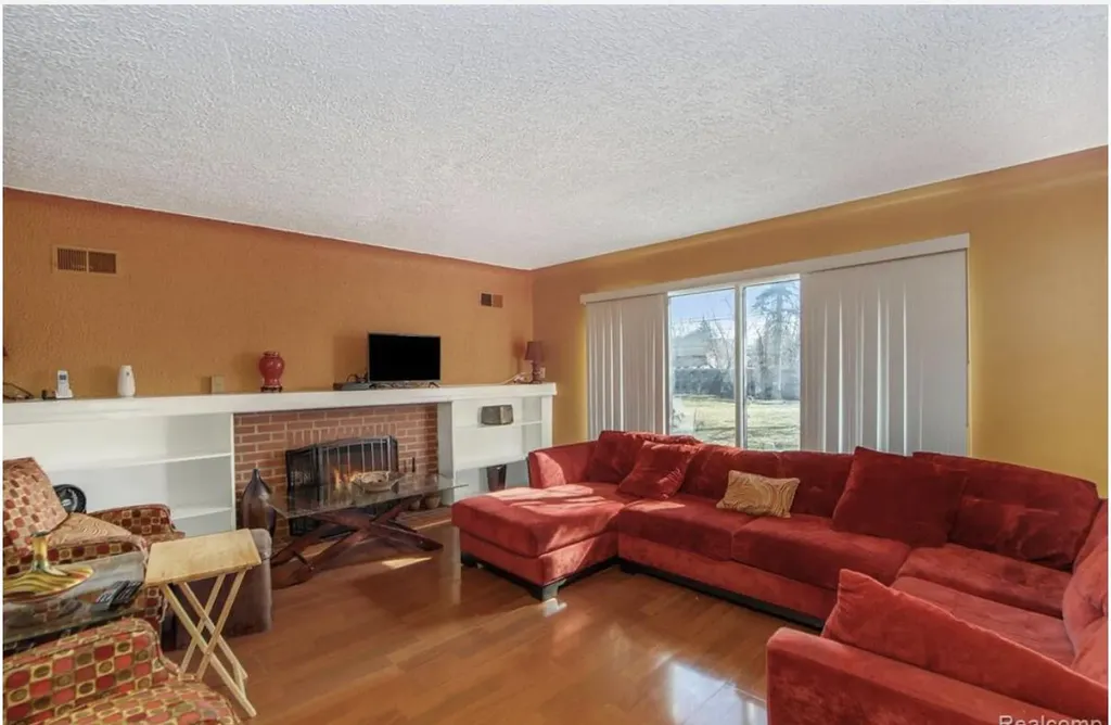 19954 Woodcrest Street Harper Woods City MI 48225