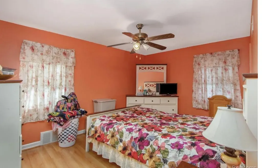 19954 Woodcrest Street Harper Woods City MI 48225