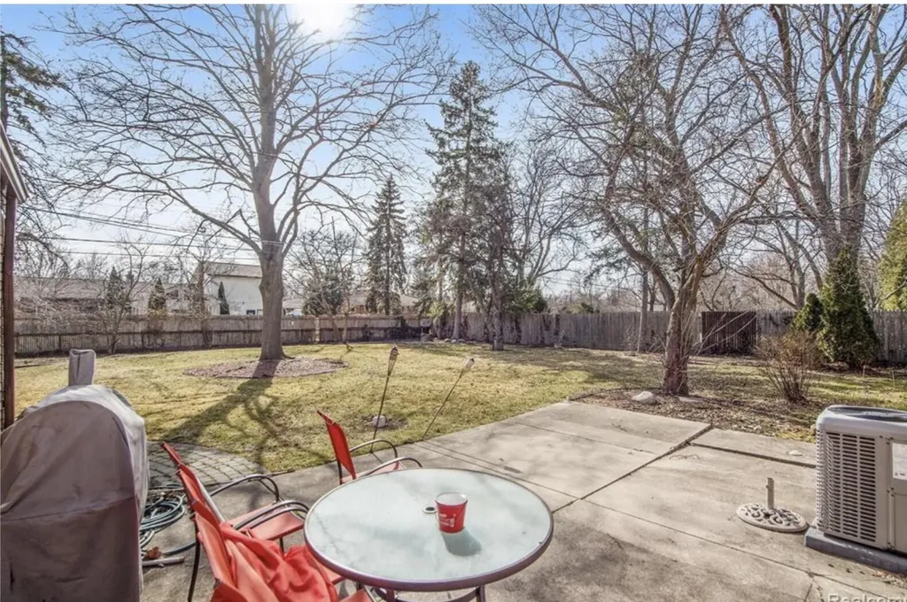 19954 Woodcrest Street Harper Woods City MI 48225