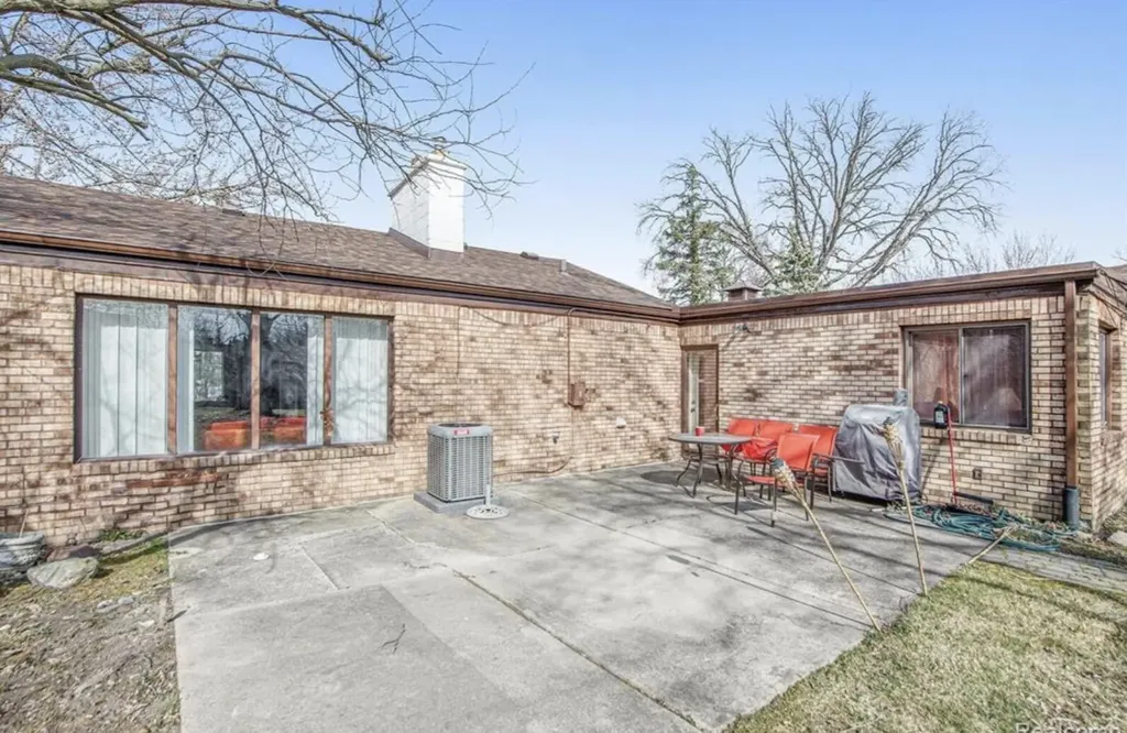 19954 Woodcrest Street Harper Woods City MI 48225