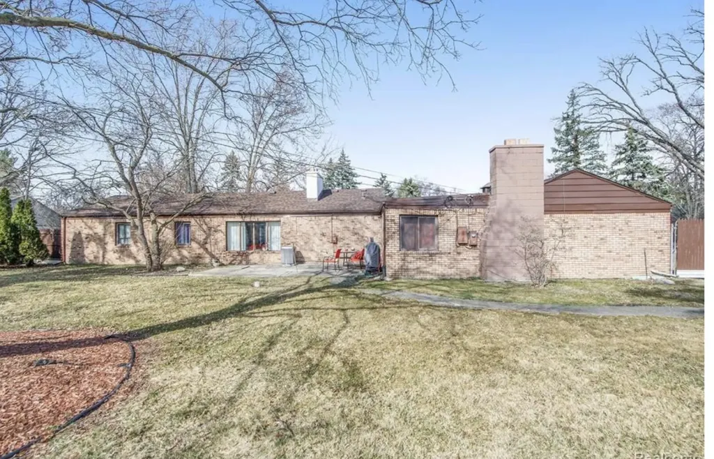 19954 Woodcrest Street Harper Woods City MI 48225