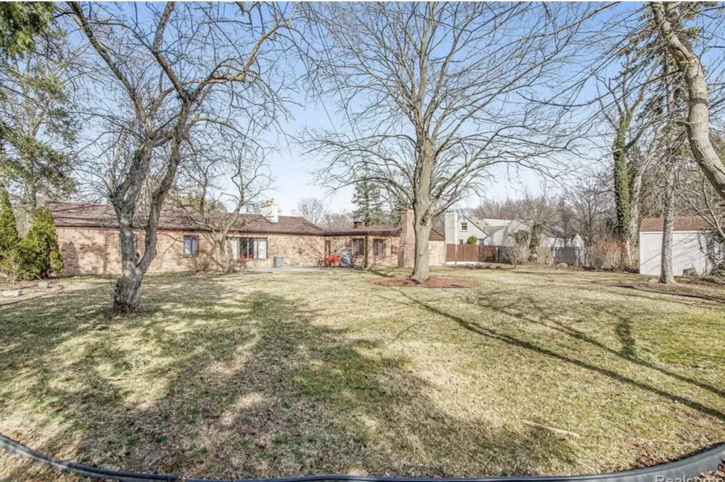 19954 Woodcrest Street Harper Woods City MI 48225